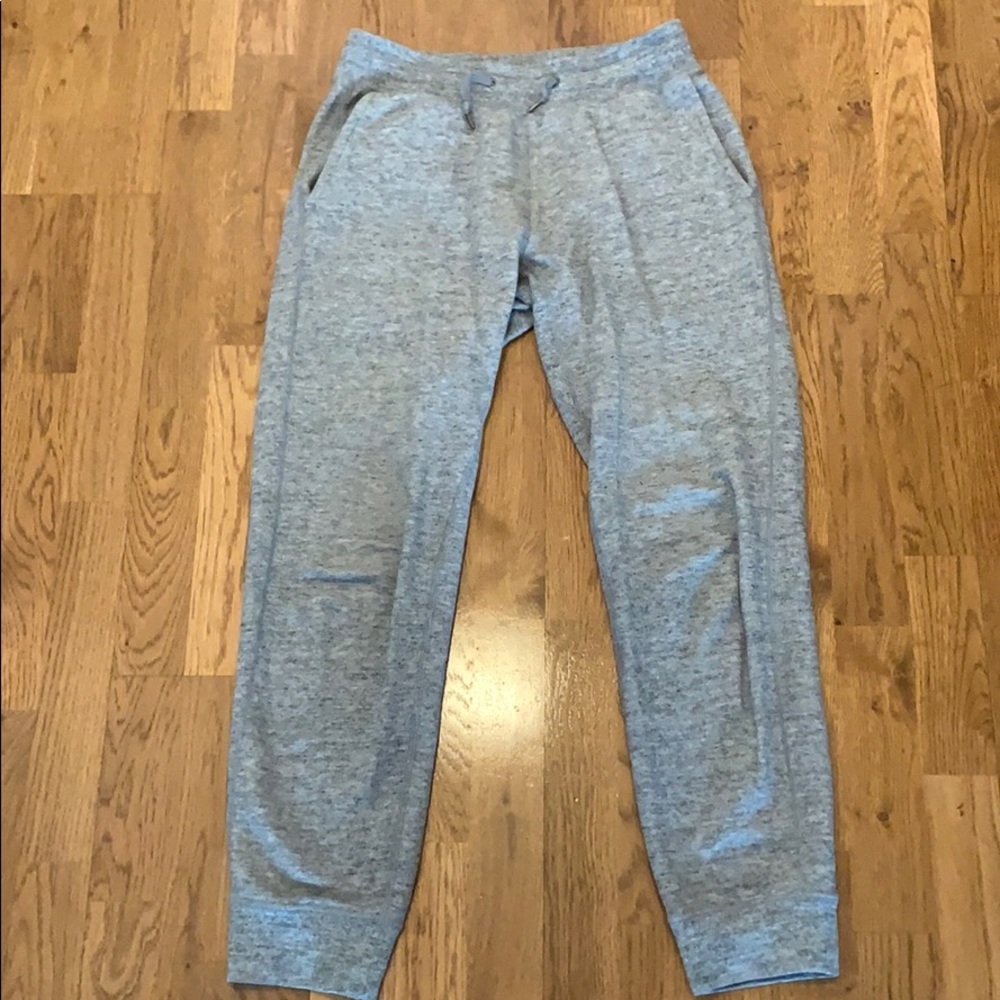 Uniqlo Men’s Gray Sweatpants in Size Small